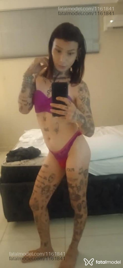Acompanhante travesti com cabelo castanho de olhos mel - Menddy