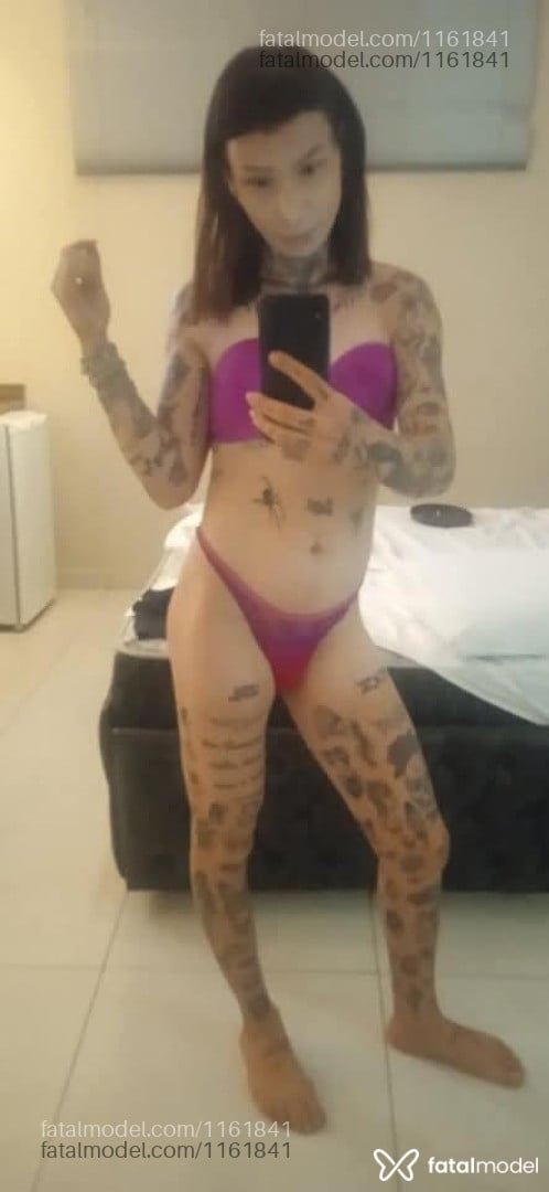 Acompanhante travesti com cabelo castanho de olhos mel - Menddy