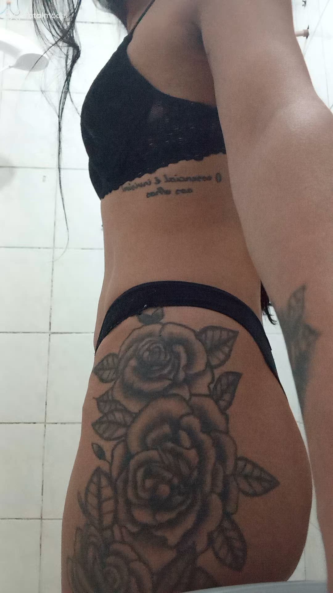 Acompanhante mulher morena (o) de olhos castanhos - Josynha