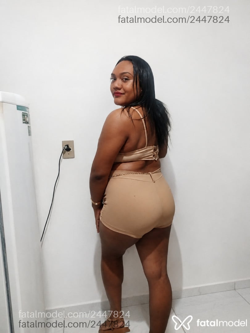 Acompanhante mulher trans morena (o) de olhos pretos - Wellyda Tiburcio
