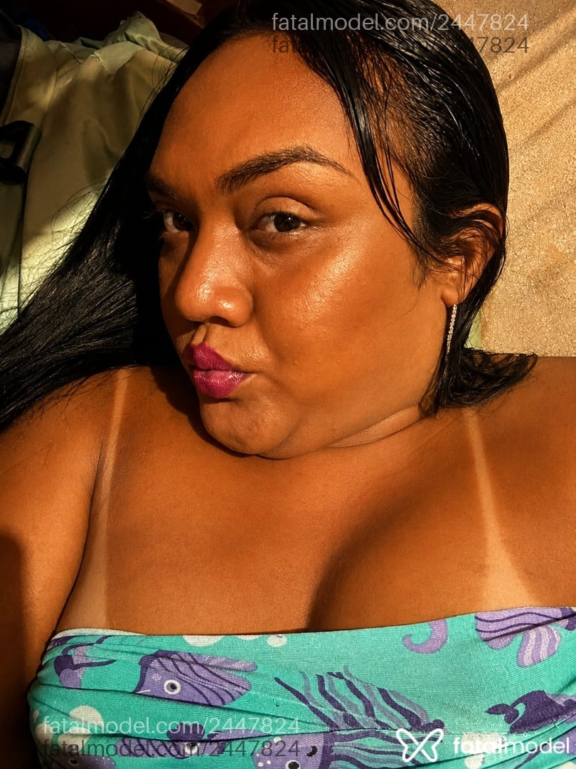 Acompanhante mulher trans morena (o) de olhos pretos - Wellyda Tiburcio