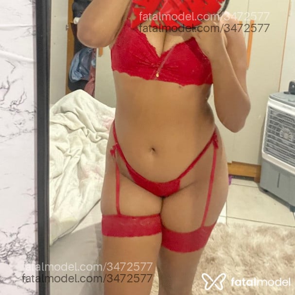 Acompanhante mulher com cabelo castanho de olhos pretos - Mariana