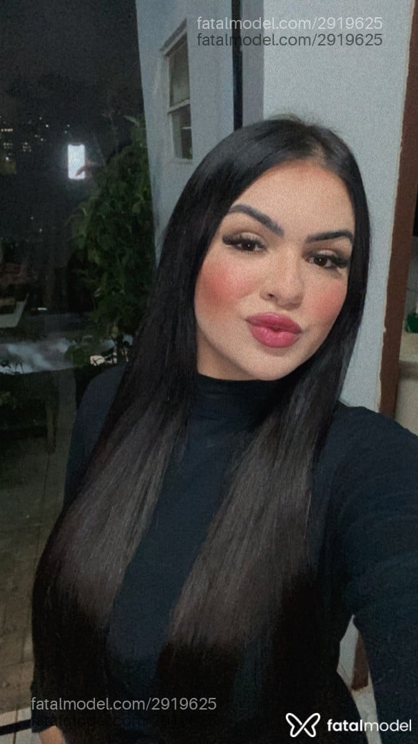 Acompanhante mulher morena (o) de olhos castanhos - Larissa