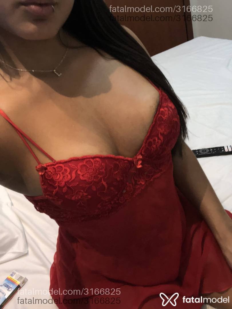 Acompanhante mulher morena (o) de olhos pretos - Luiza