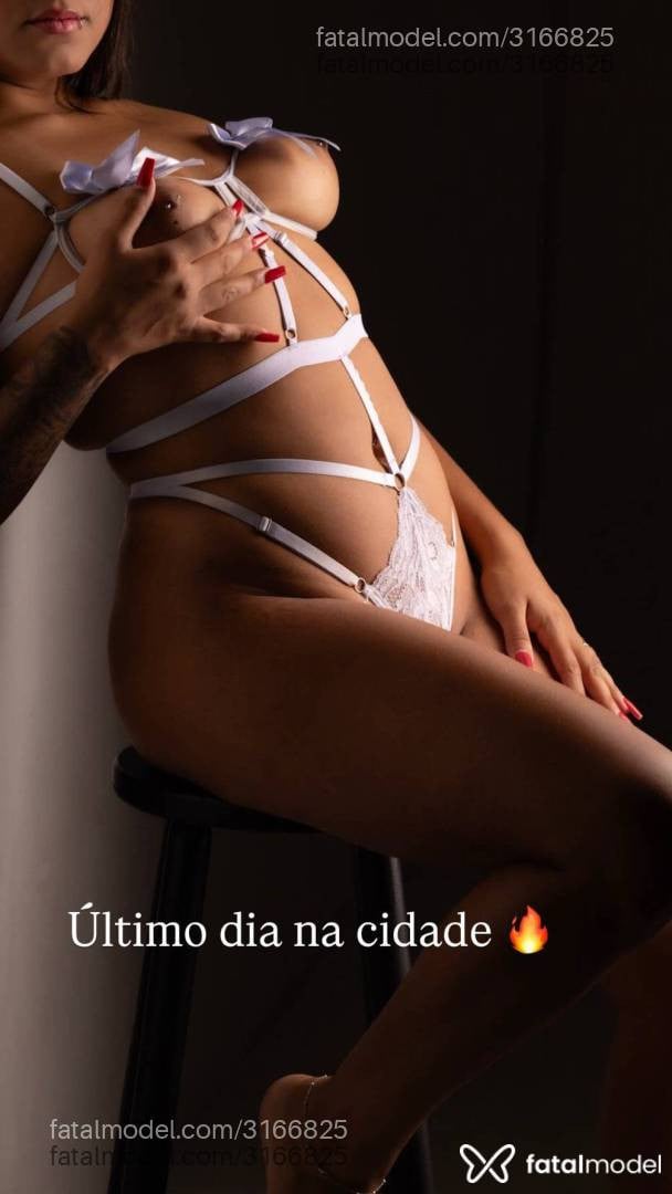 Acompanhante mulher morena (o) de olhos pretos - Luiza