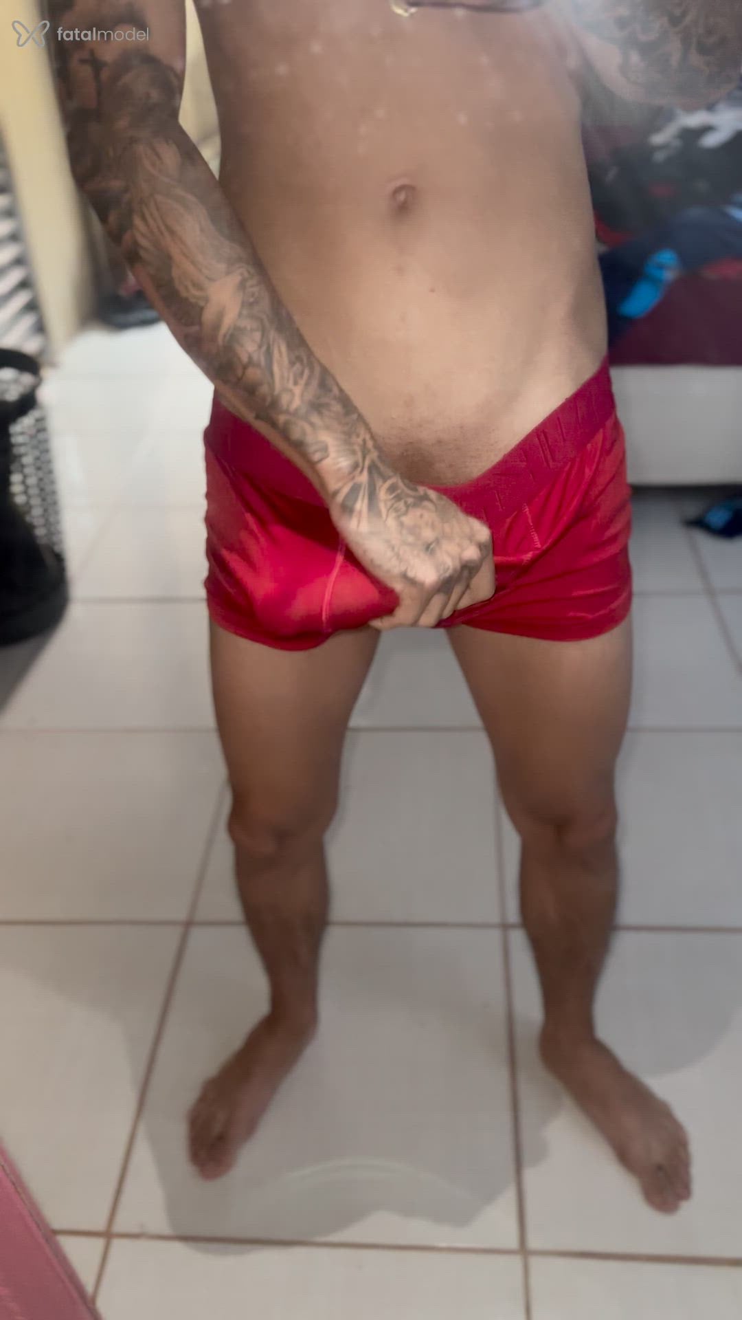 Acompanhante homem com cabelo castanho de olhos castanhos - Jp Vilão Acompanhante homem com cabelo castanho de olhos castanhos - Jp Vilão