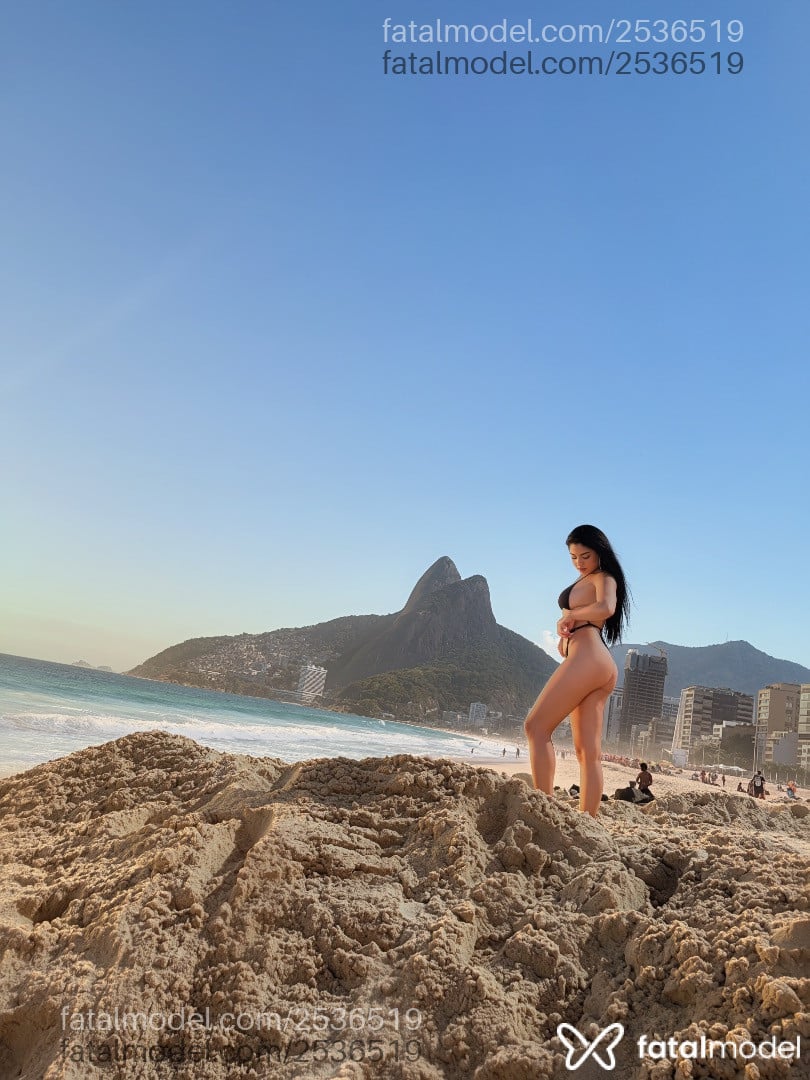 Acompanhante mulher morena (o) de olhos castanhos - Maria Julia