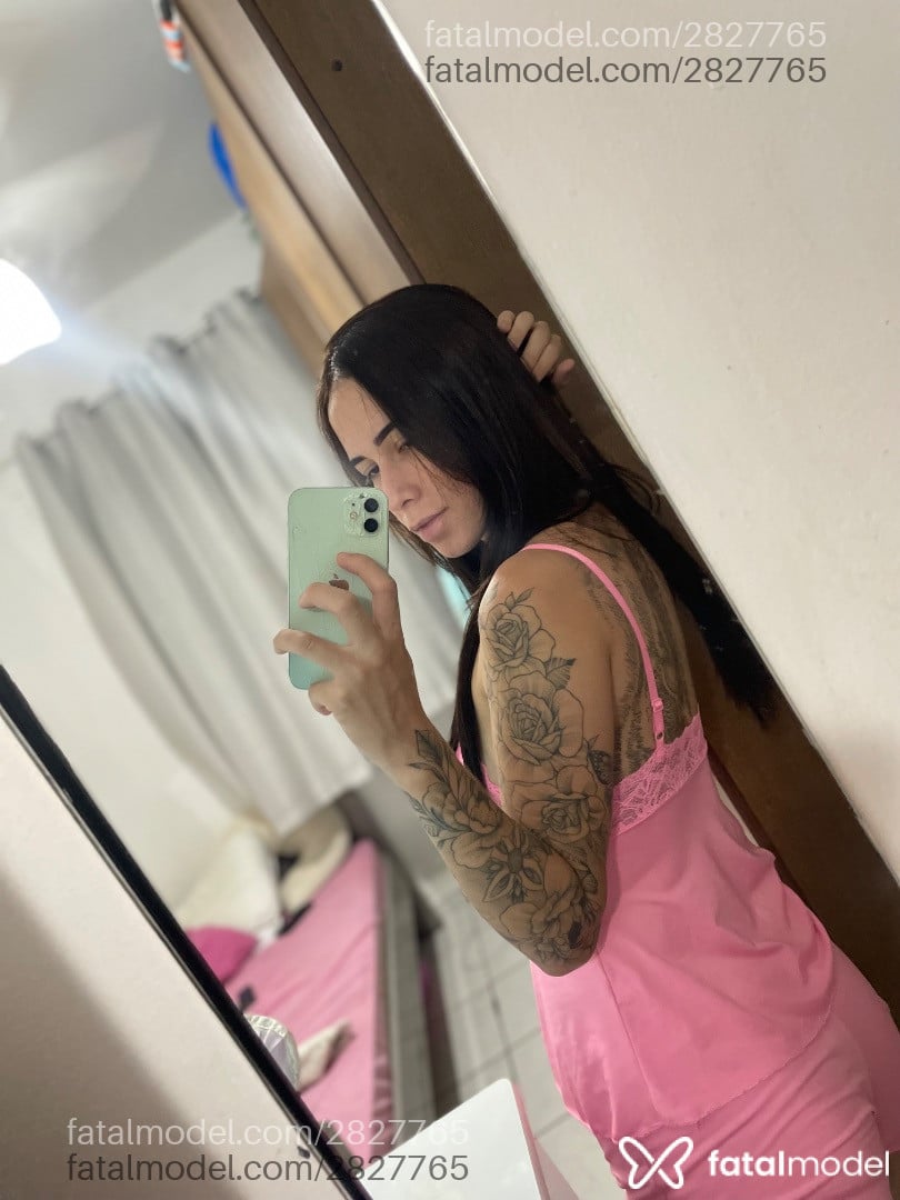 Acompanhante mulher com cabelo castanho de olhos castanhos - Mirella