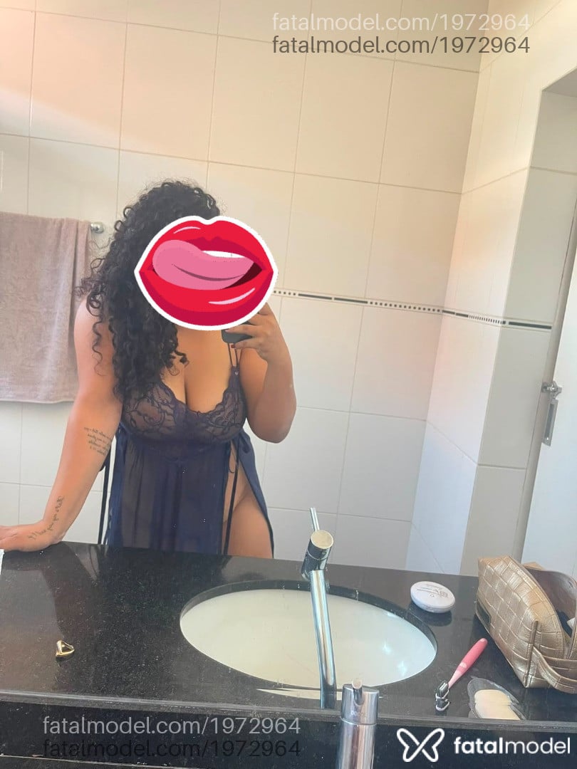 Acompanhante mulher morena (o) de olhos pretos - Roberta
