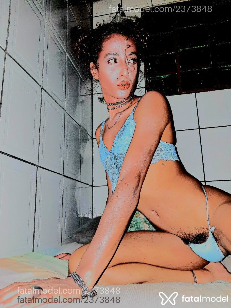 Acompanhante mulher trans com cabelo castanho de olhos castanhos - Bruuh