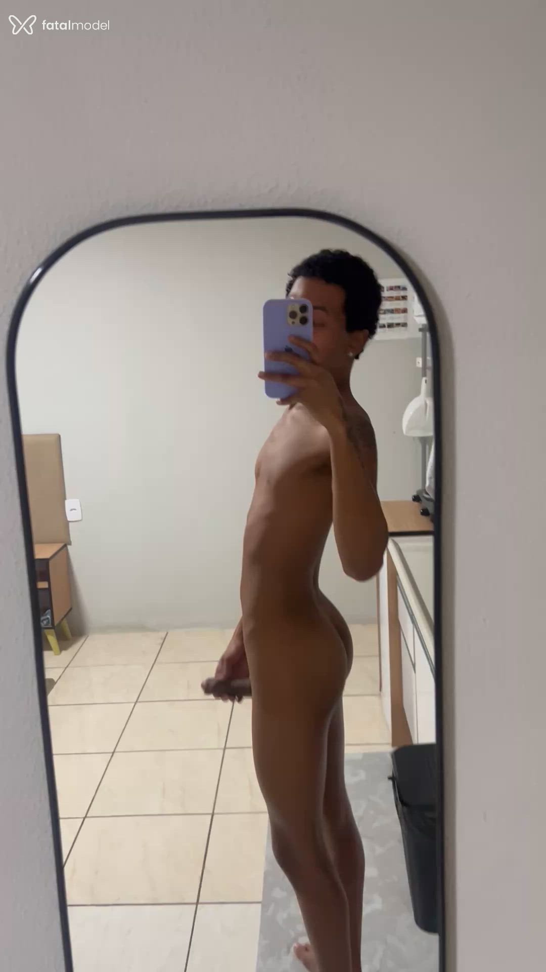 Acompanhante homem com cabelo castanho de olhos castanhos - Kauan