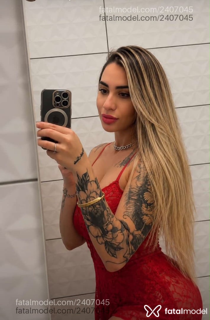 Acompanhante mulher loira (o) de olhos mel - Camila Bueno
