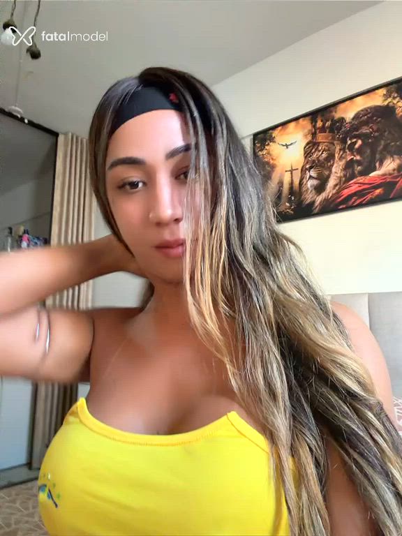 Acompanhante mulher trans com cabelo castanho de olhos castanhos - Marri Bella Acompanhante mulher trans com cabelo castanho de olhos castanhos - Marri Bella