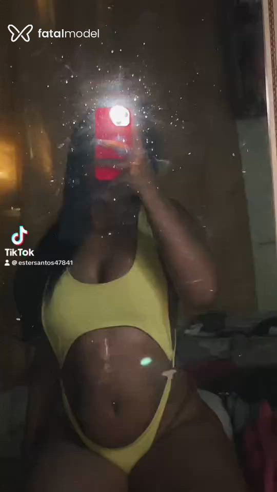Acompanhante mulher morena (o) de olhos castanhos - Tehteh