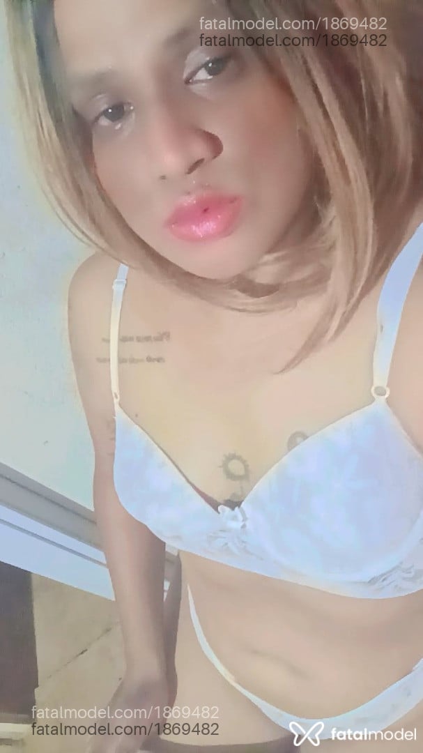 Acompanhante mulher morena (o) de olhos pretos - Estrela