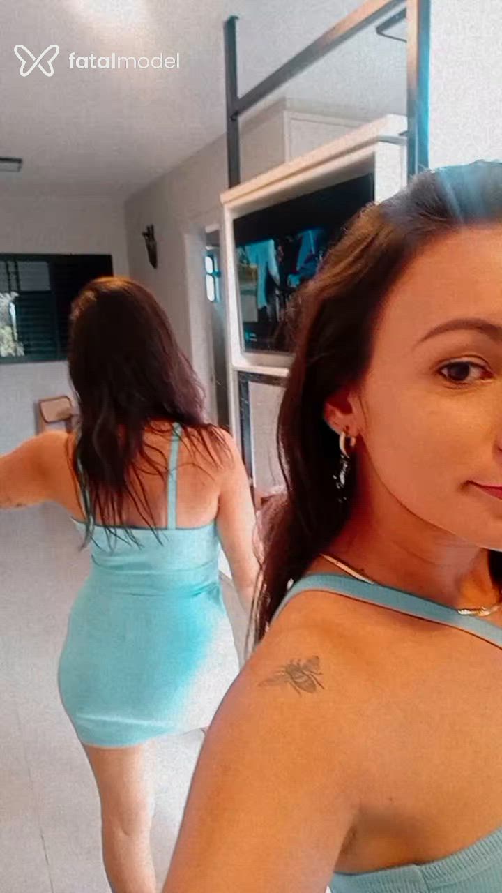 Acompanhante mulher com cabelo castanho de olhos castanhos - Mônica