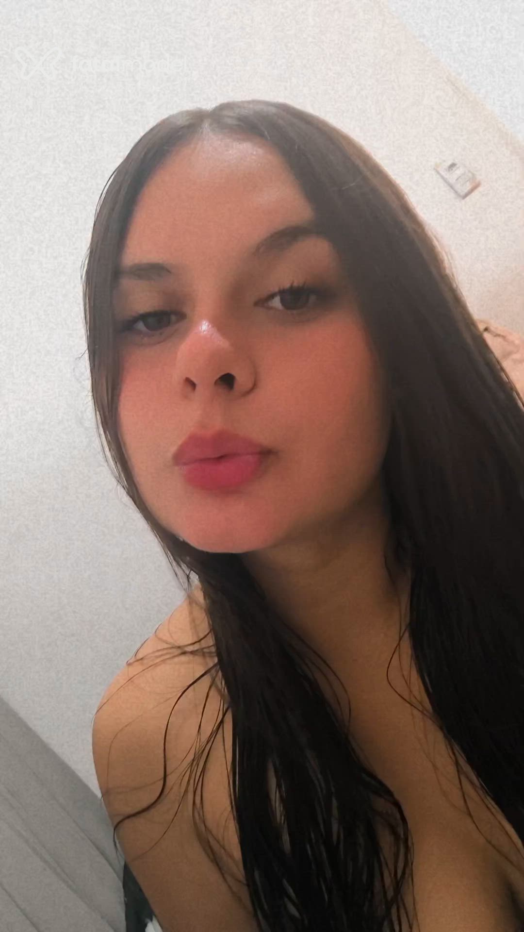 Acompanhante mulher com cabelo castanho de olhos mel - Isis Ferraz