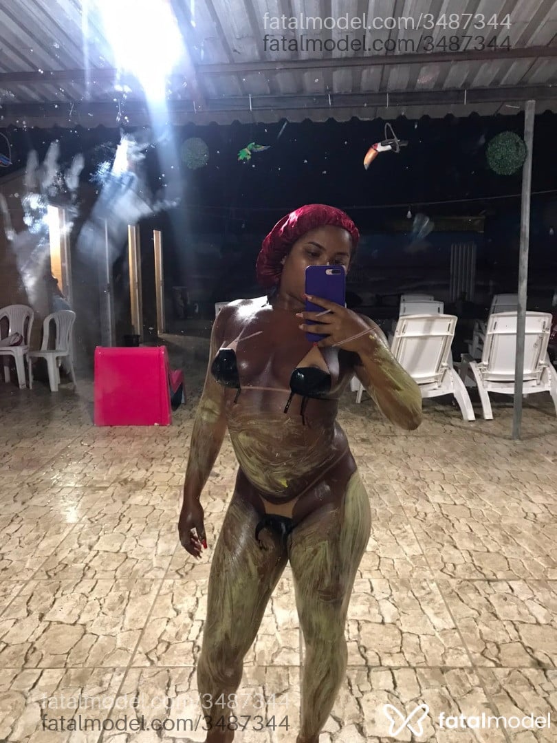Acompanhante mulher morena (o) de olhos castanhos - Karolaine Silva