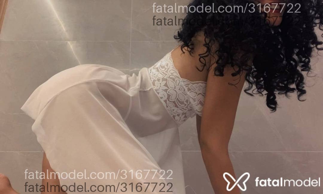 Acompanhante mulher morena (o) de olhos castanhos em Virtual - Naomy Sweet