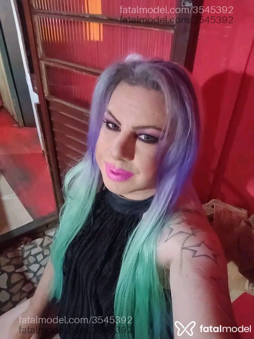 Acompanhante não-binário loira (o) de olhos castanhos - Kimberlly