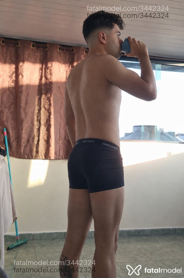 Acompanhante homem com cabelo castanho de olhos castanhos - Dandes