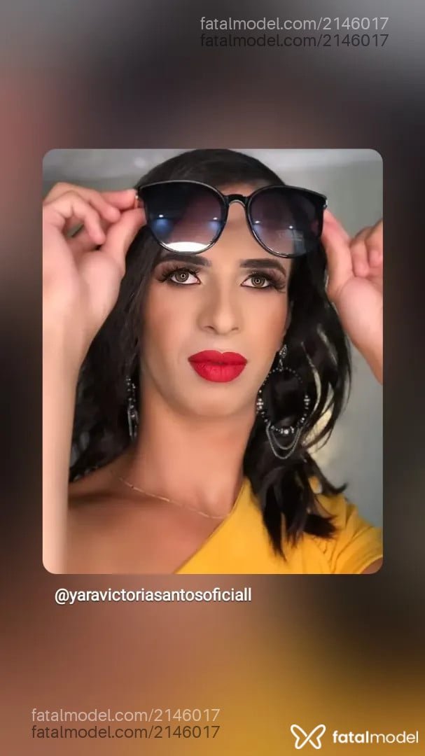 Acompanhante mulher trans morena (o) de olhos verdes - Yara Victoria