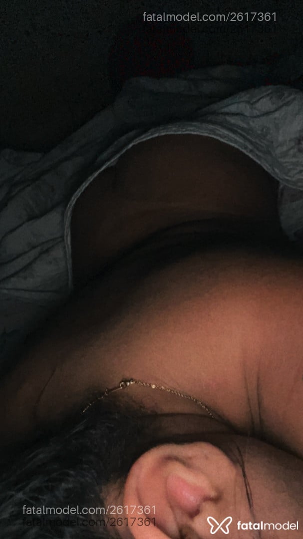 Acompanhante mulher morena (o) de olhos castanhos - Morena