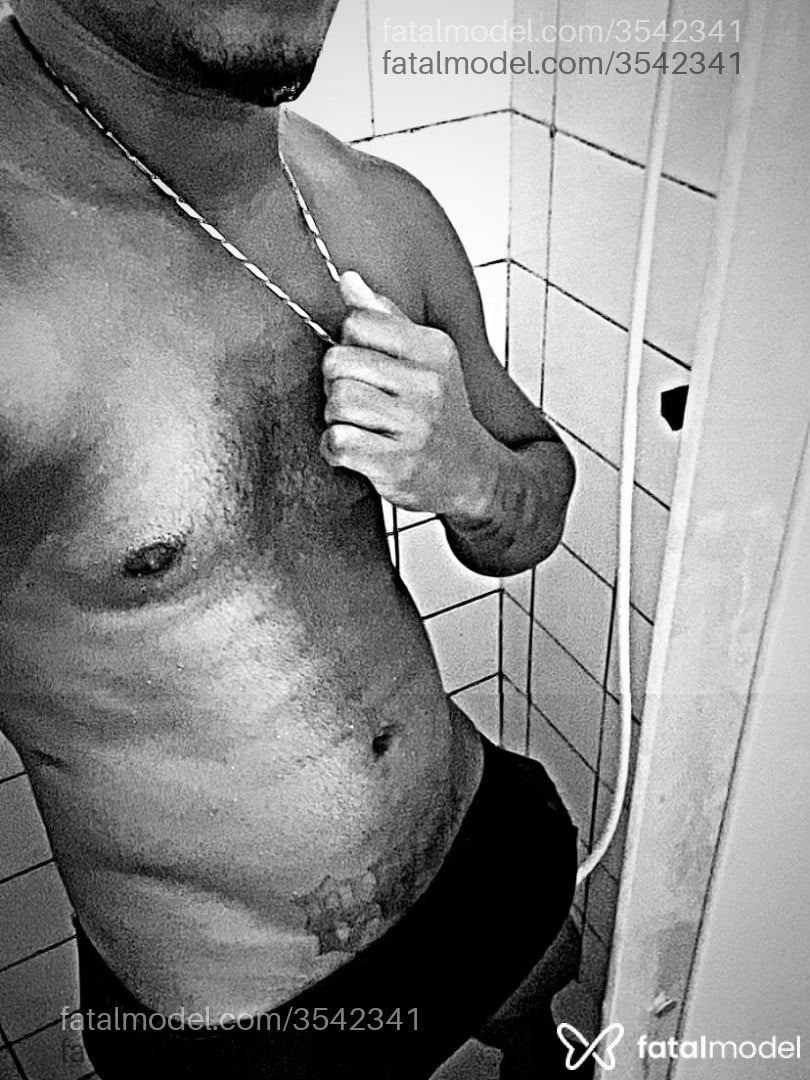 Acompanhante homem morena (o) de olhos castanhos - Diamantenegro Acompanhante homem morena (o) de olhos castanhos - Diamantenegro