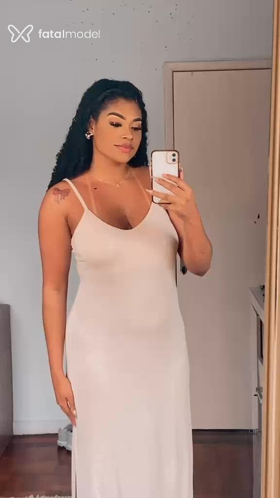 Acompanhante mulher com cabelo castanho de olhos castanhos - Maju Viana