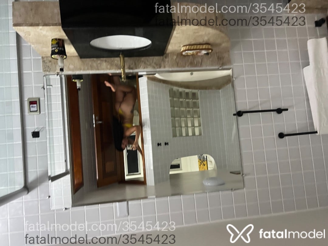 Acompanhante mulher com cabelo castanho de olhos castanhos - Pérola