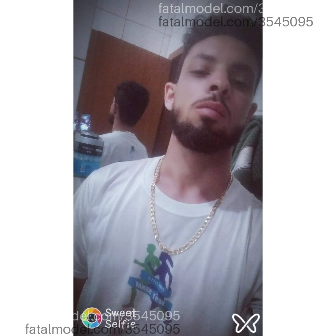 Acompanhante homem com cabelo castanho de olhos castanhos - Diego