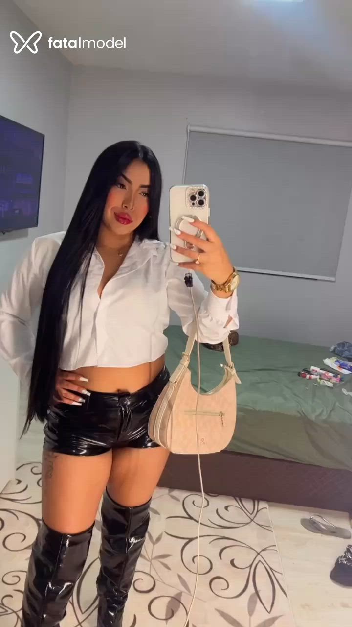 Acompanhante mulher morena (o) de olhos castanhos - Alicia Acompanhante mulher morena (o) de olhos castanhos - Alicia