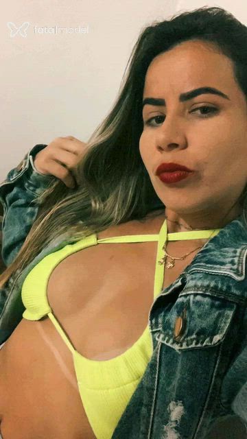 Acompanhante mulher loira (o) de olhos castanhos - Breeh