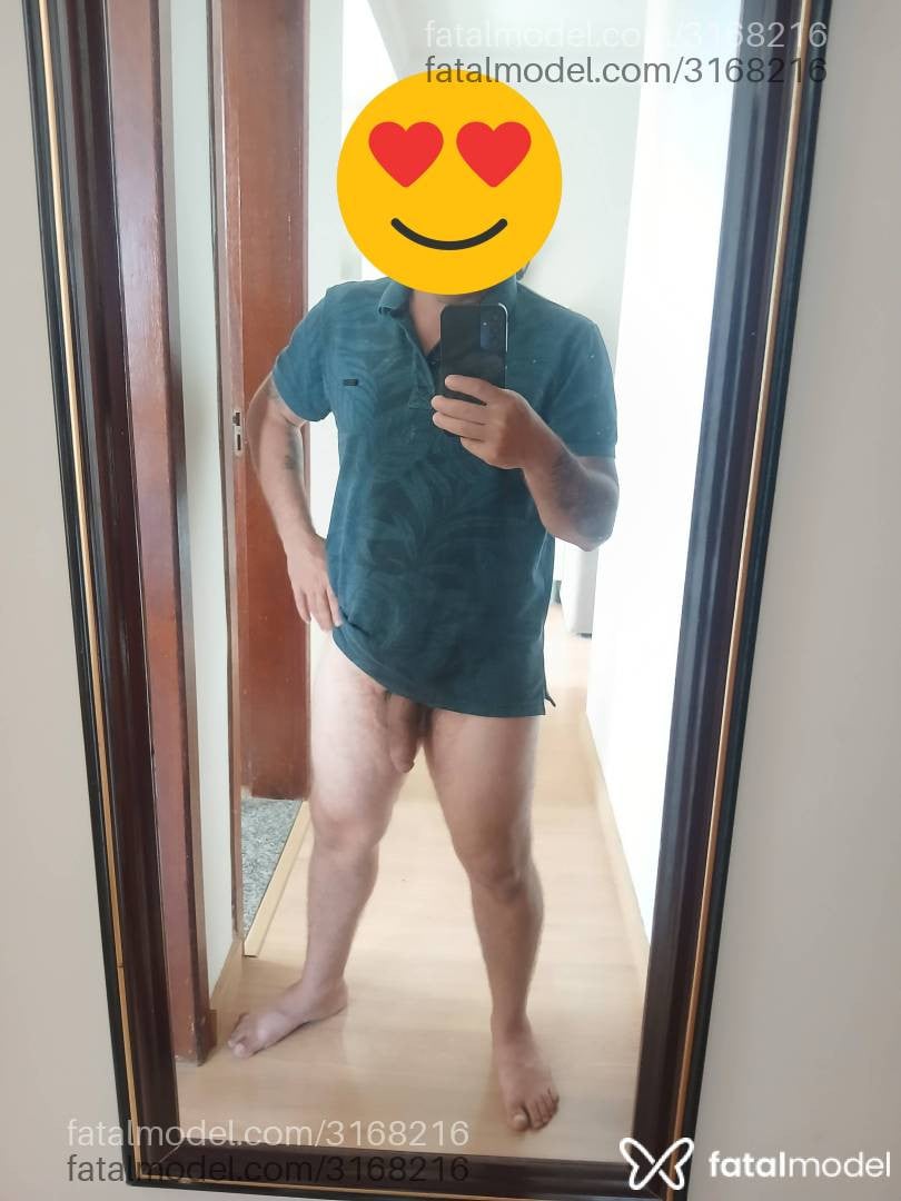 Acompanhante homem com cabelo grisalho de olhos verdes - Olhosverdes