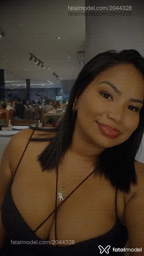 Acompanhante mulher morena (o) de olhos pretos - Belinda