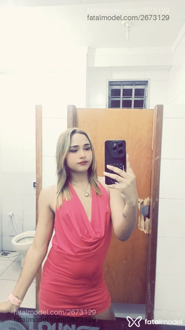 Acompanhante mulher trans com cabelo castanho de olhos castanhos - Bella Brown