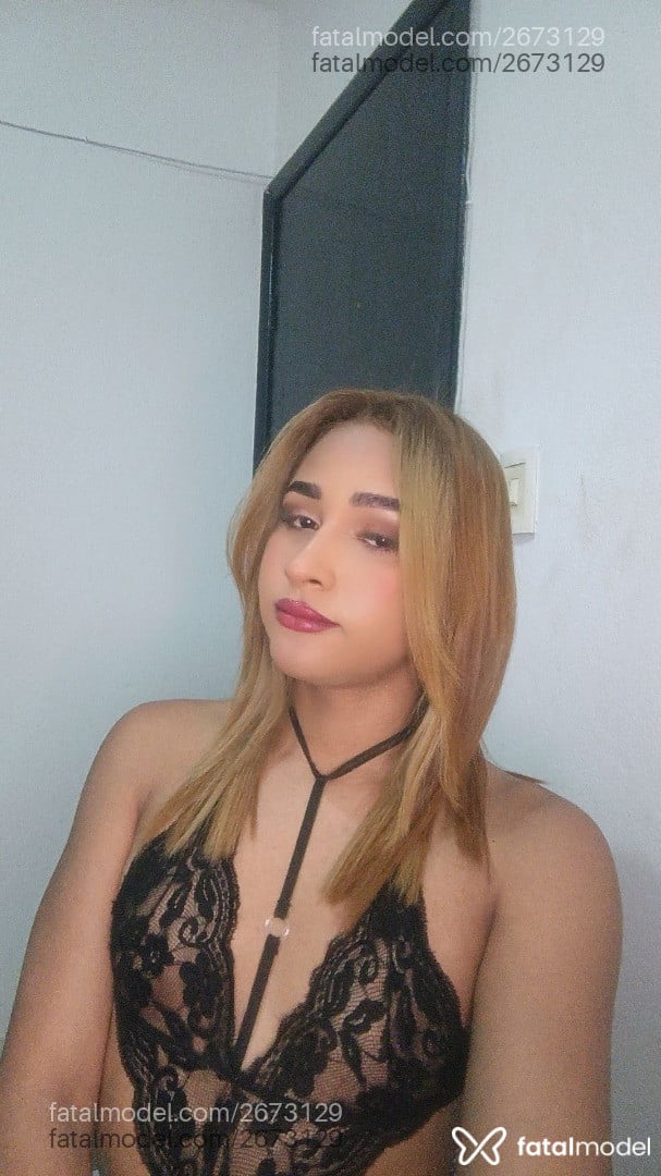 Acompanhante mulher trans com cabelo castanho de olhos castanhos - Bella Brown