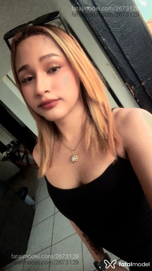 Acompanhante mulher trans com cabelo castanho de olhos castanhos - Bella Brown