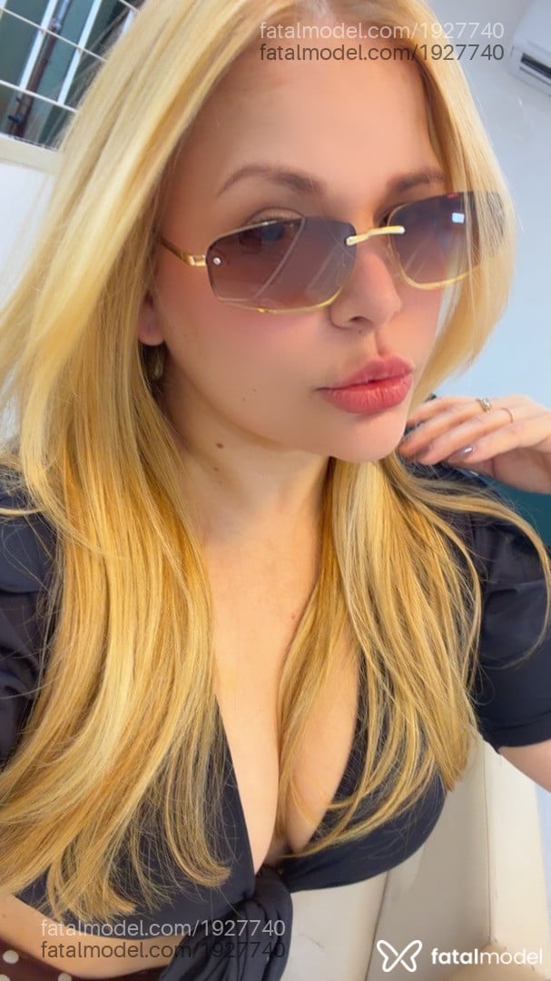 Acompanhante mulher loira (o) de olhos castanhos - Bruna Katrin