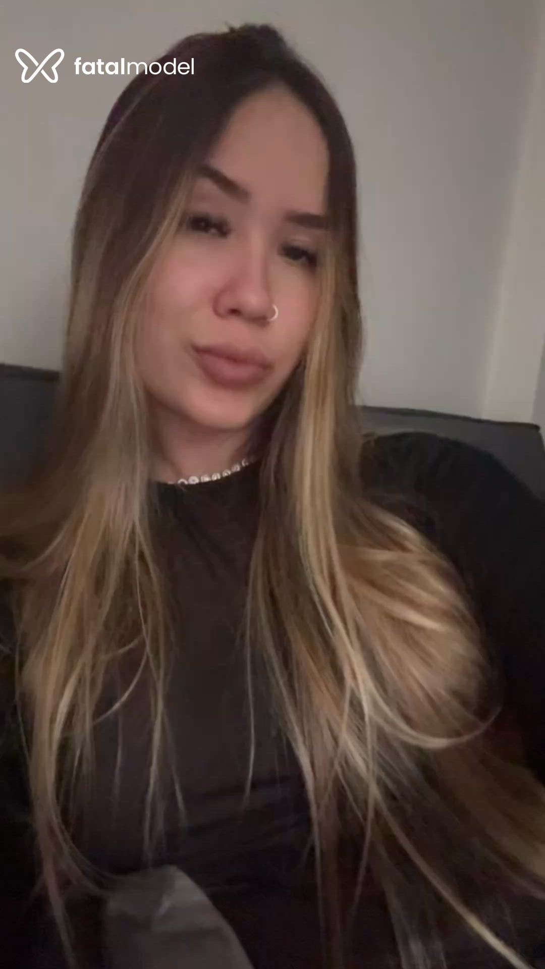 Acompanhante mulher loira (o) de olhos castanhos - Melissa