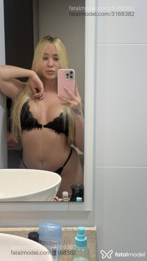 Acompanhante mulher loira (o) de olhos castanhos - Melissa