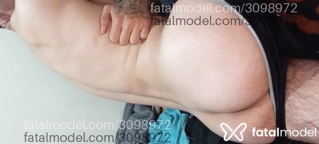 Acompanhante homem loira (o) de olhos verdes - Menortatuado