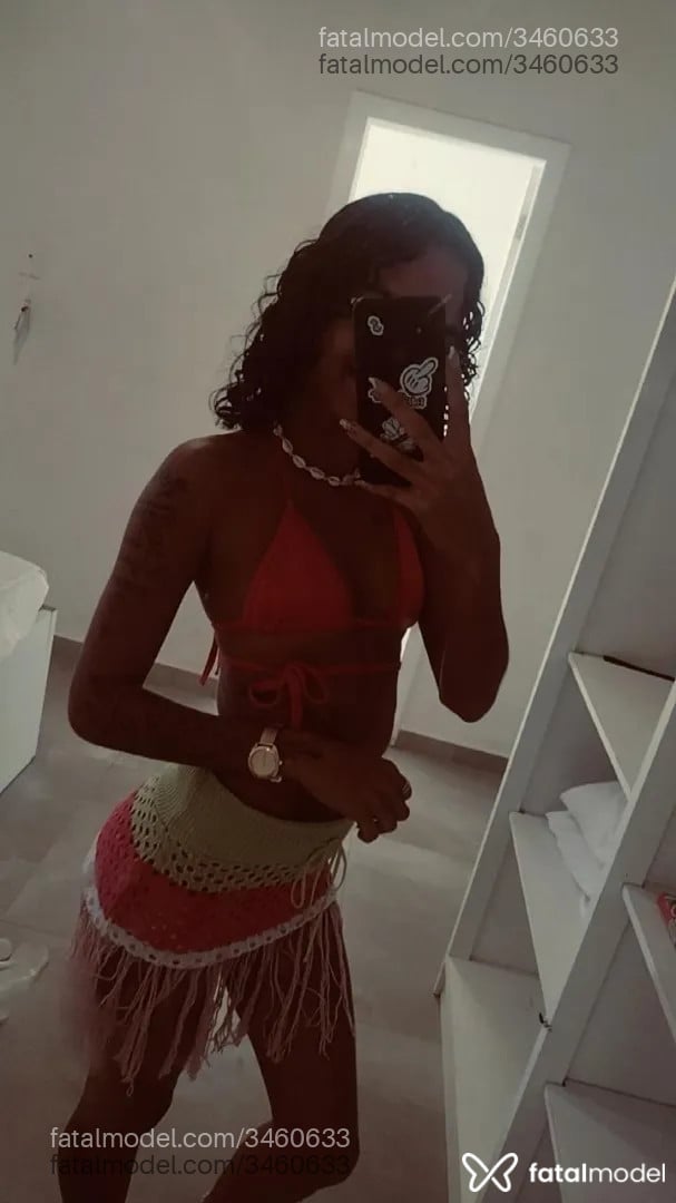 Acompanhante mulher morena (o) de olhos pretos - Luna