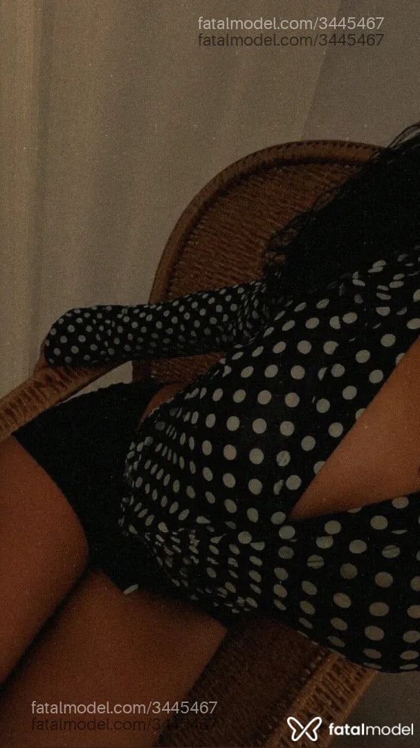 Acompanhante mulher morena (o) de olhos pretos - Yukki