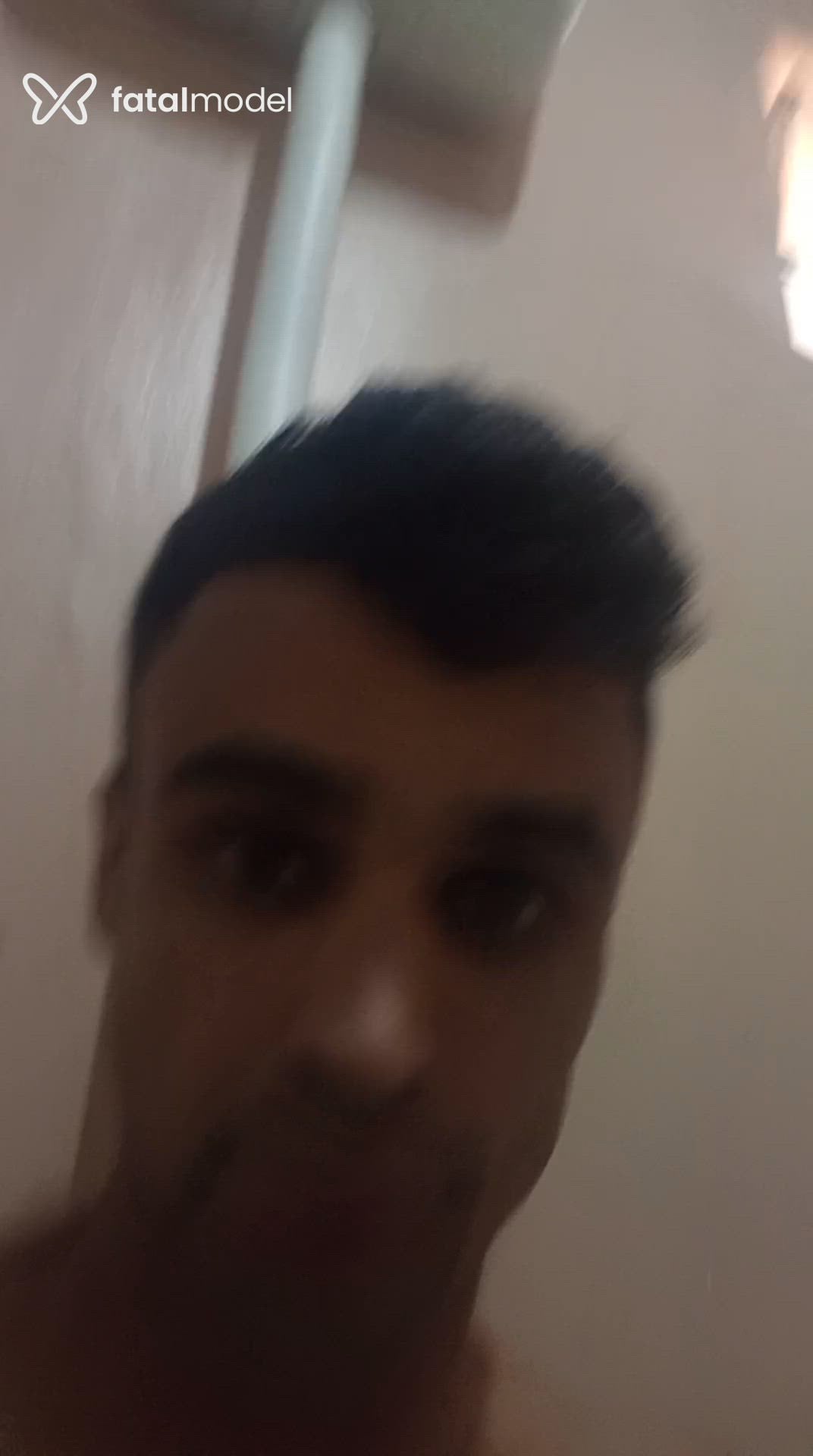 Acompanhante homem com cabelo castanho de olhos castanhos - Gui Acompanhante homem com cabelo castanho de olhos castanhos - Gui