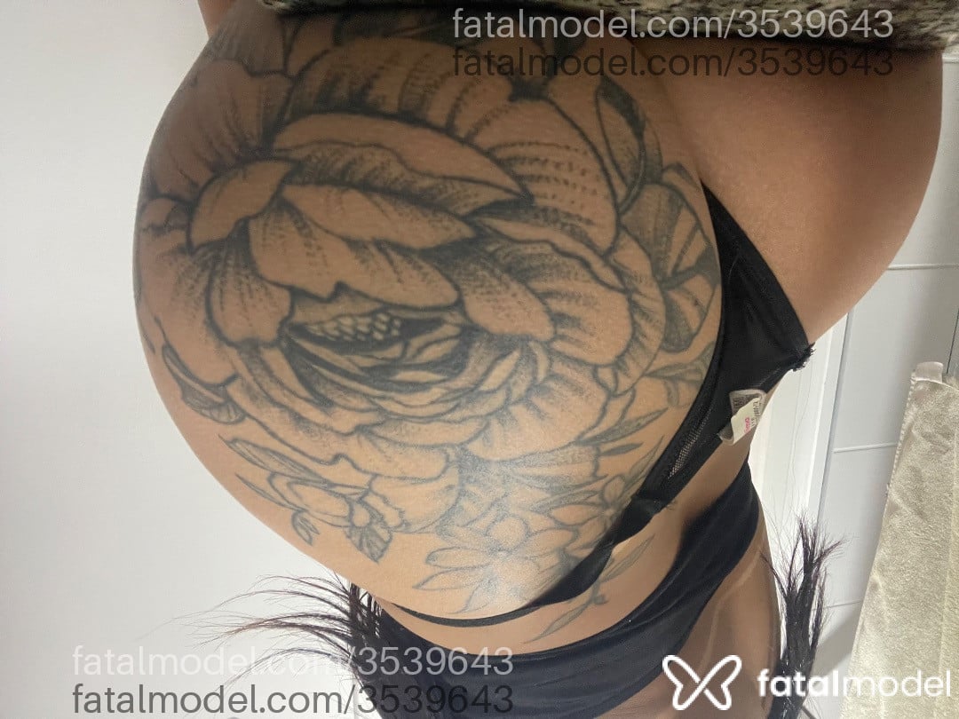 Acompanhante mulher morena (o) de olhos castanhos - Aylla Moretti