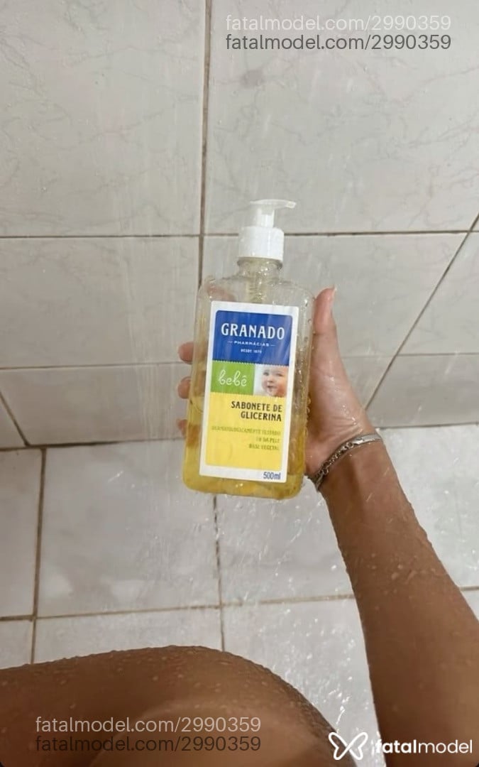 Acompanhante mulher morena (o) de olhos castanhos - Emi