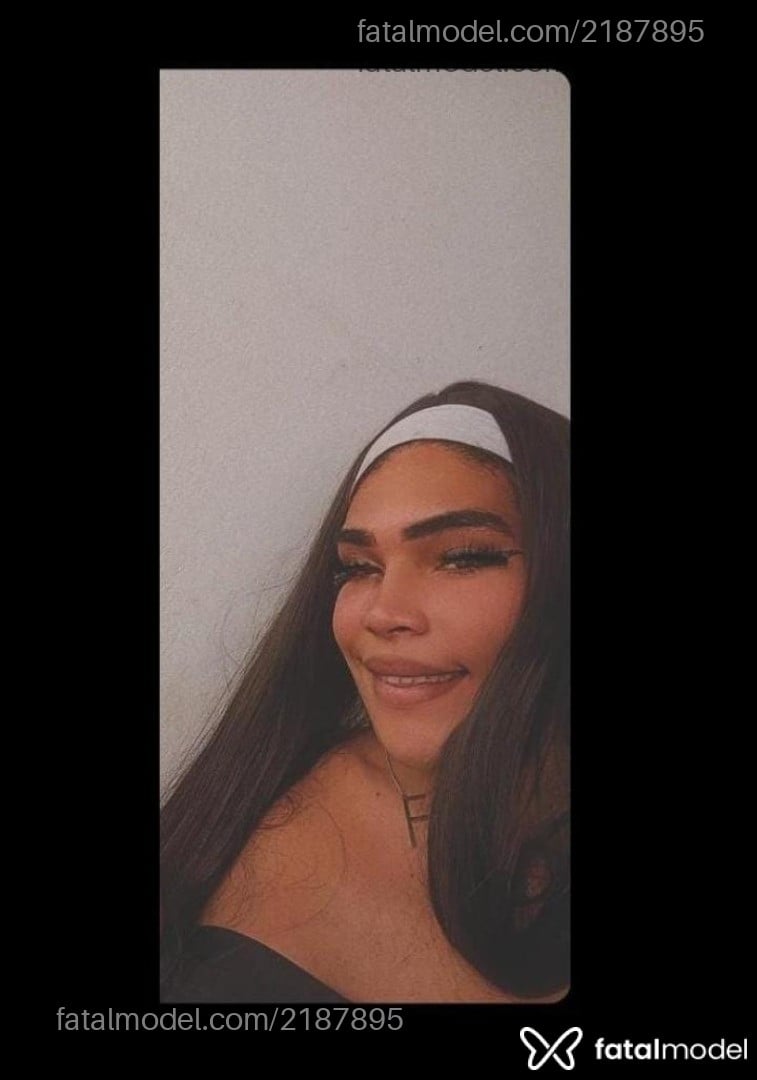 Acompanhante mulher trans morena (o) de olhos pretos - Travestiversatil