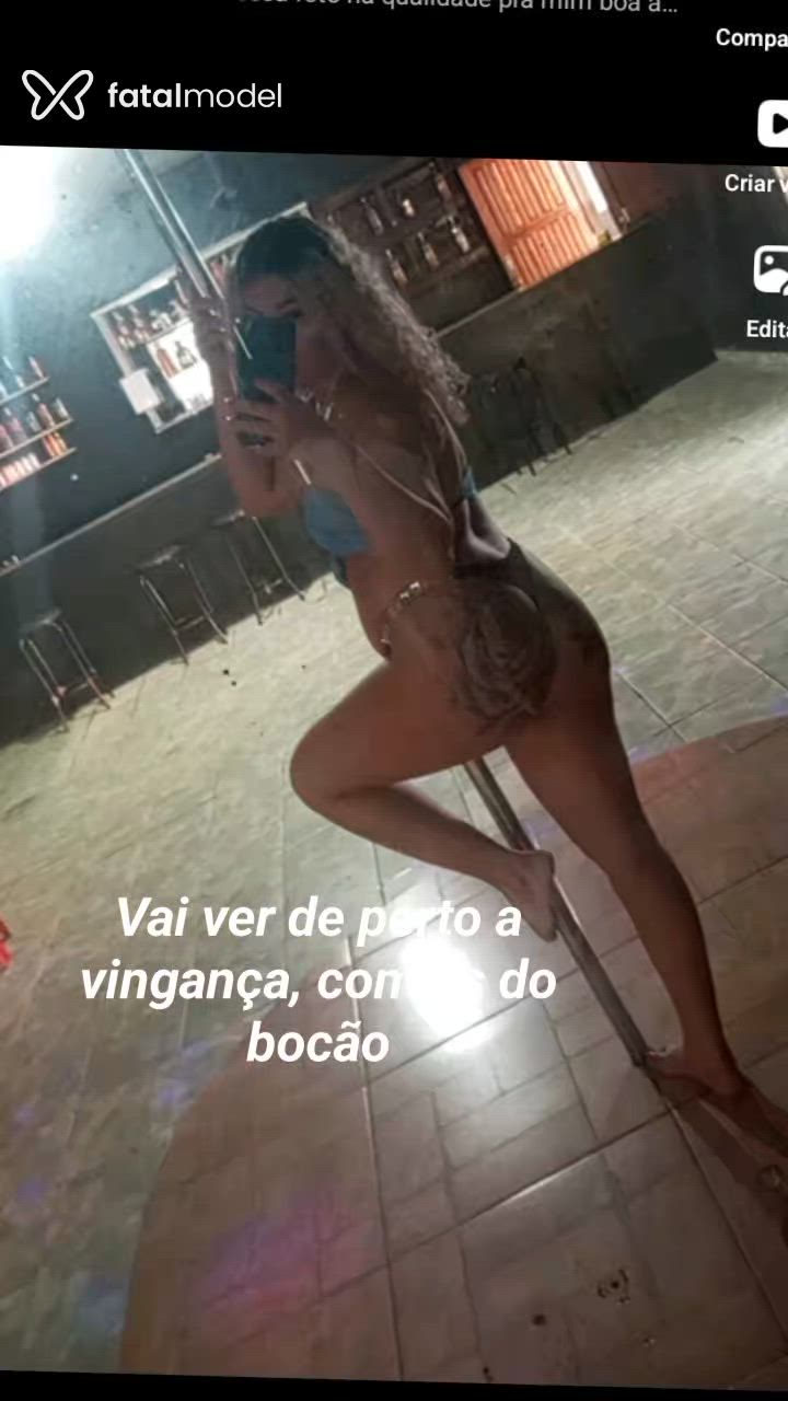 Acompanhante mulher loira (o) de olhos castanhos - Camila
