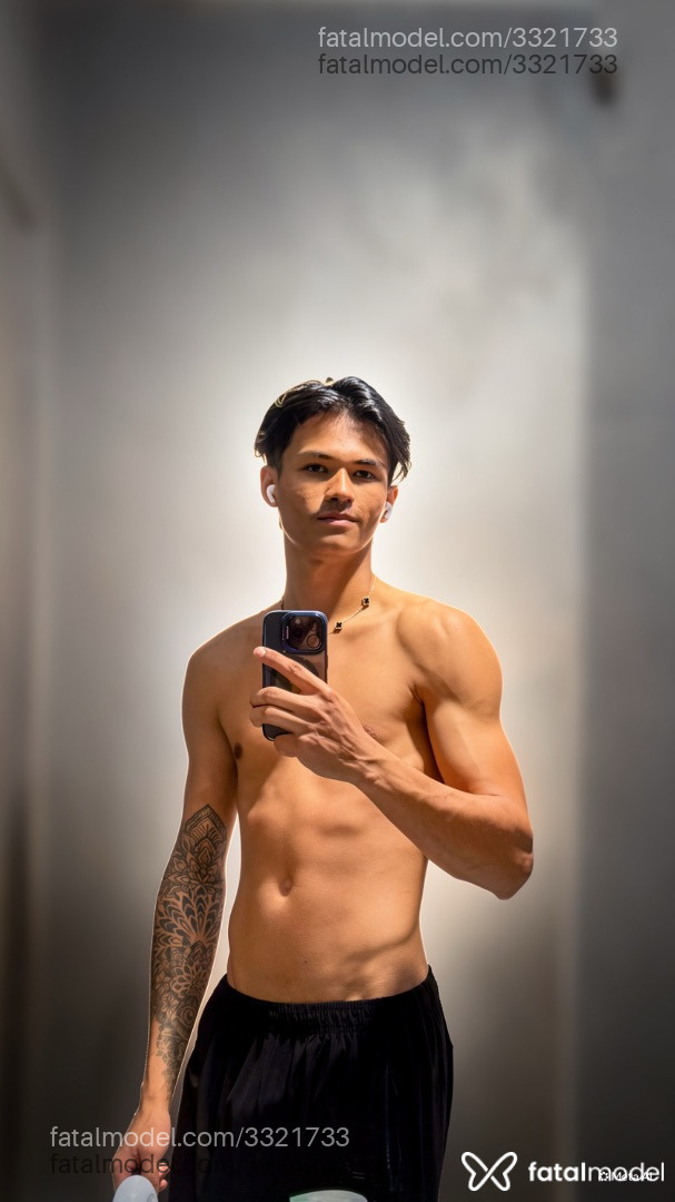 Acompanhante homem morena (o) de olhos pretos - Obackes